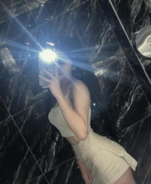 水特别多瑜伽妹妹 · 灵儿